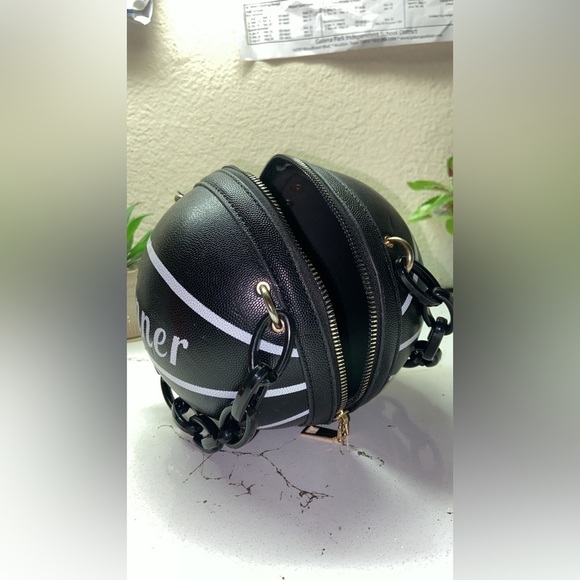 Shein basketball crossbody/hand bag ♡. - Picture 2 of 3